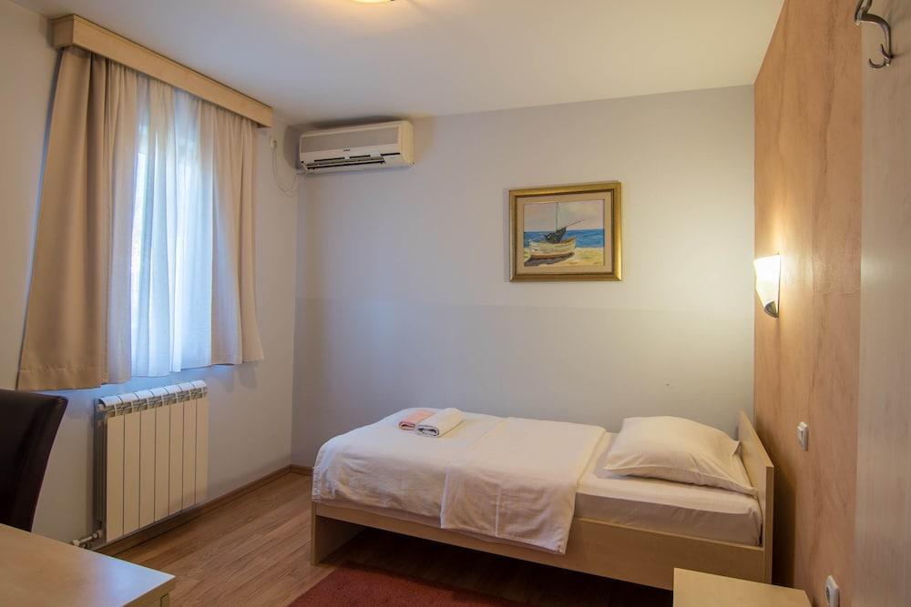 Hotel Ambiente Podgorica Eksteriør bilde