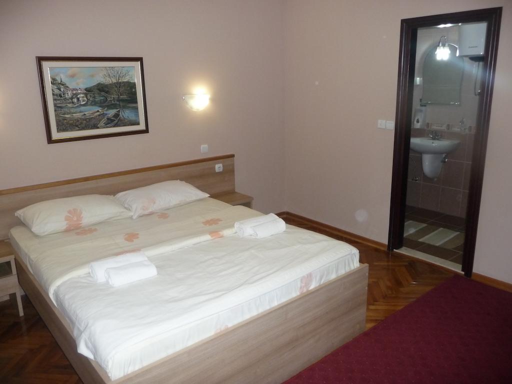 Hotel Ambiente Podgorica Rom bilde