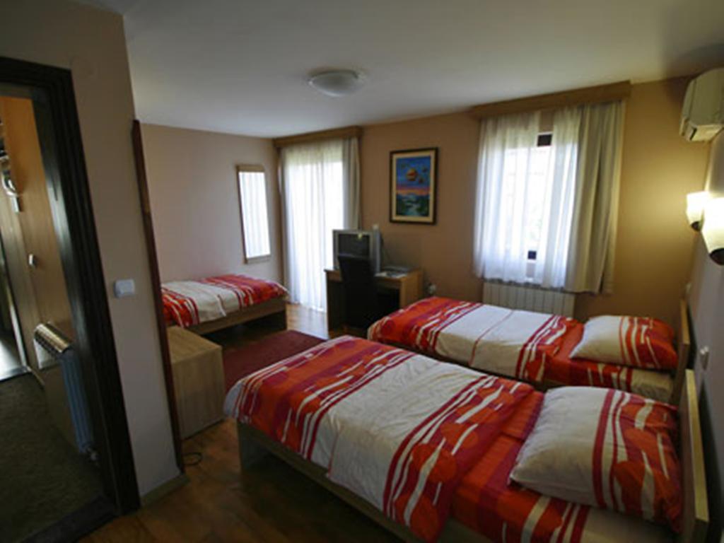 Hotel Ambiente Podgorica Rom bilde